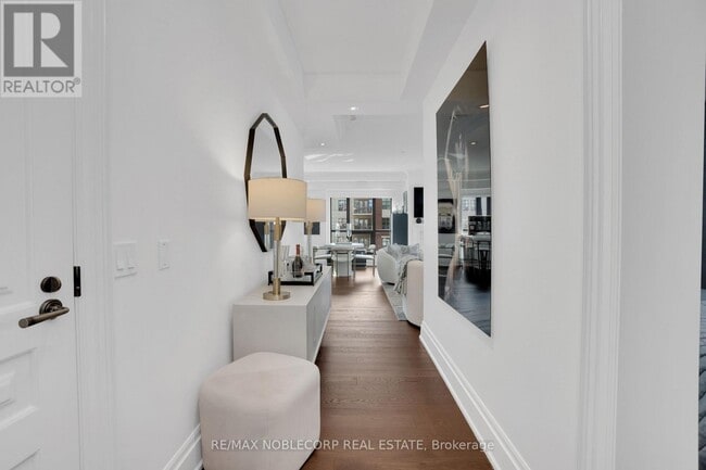 Building Photo - 4-404 The Kingsway