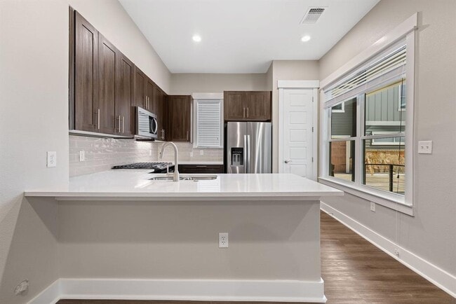 Building Photo - 1700 Cedar Bend Dr