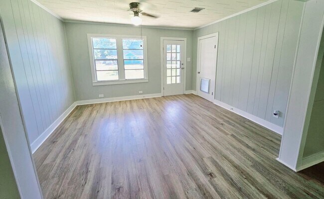 Building Photo - 215 N Landry Dr