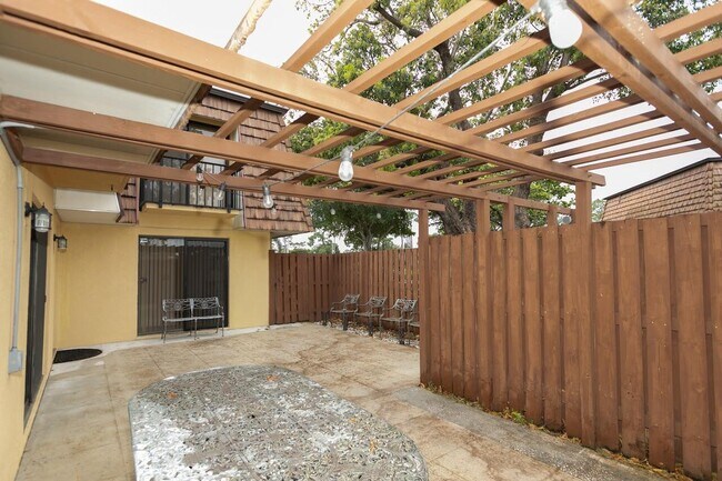 Foto del edificio - 2815 28th Ln