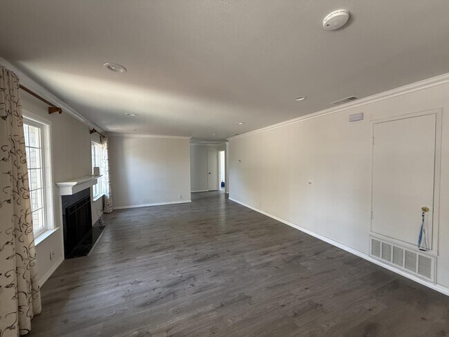 Foto del edificio - 4830 Grimsby Dr