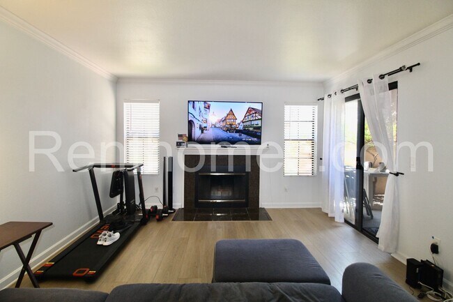 Foto del edificio - 12051 Alta Carmel Ct