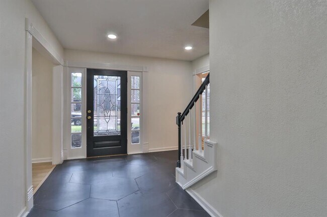 Building Photo - 610 Aldersgate Ct