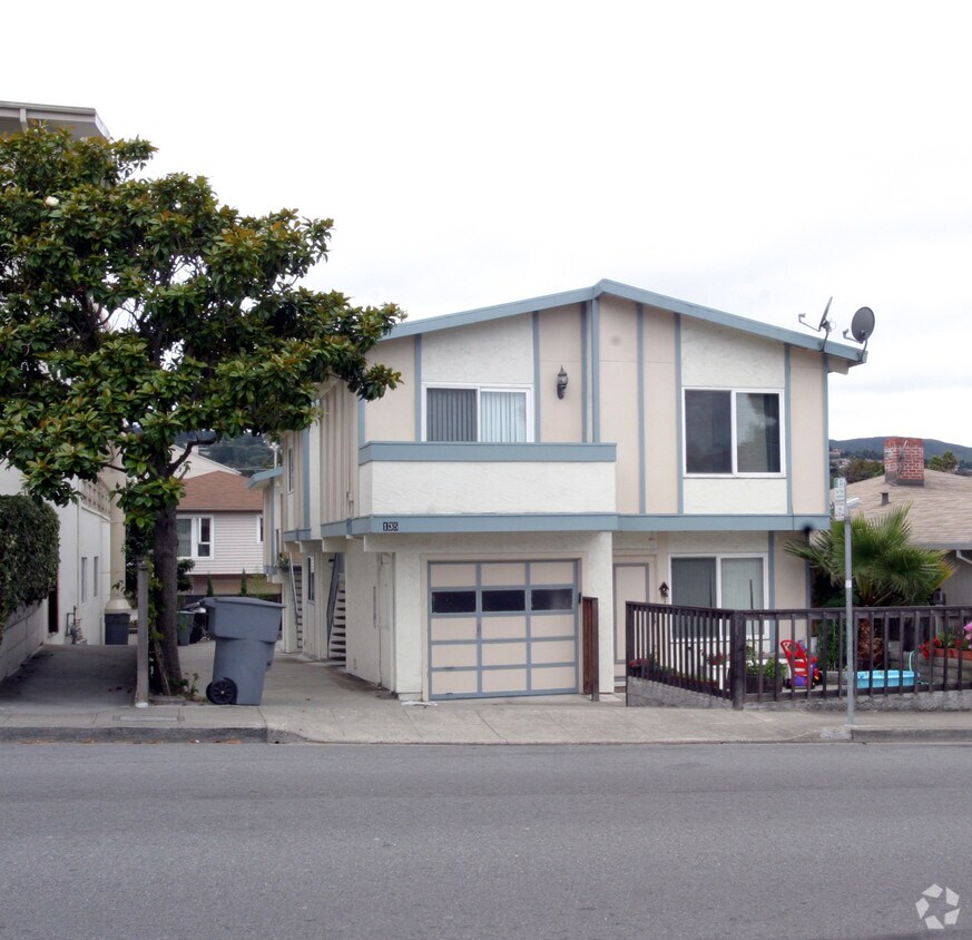 Building Photo - 135 Magnolia Ave