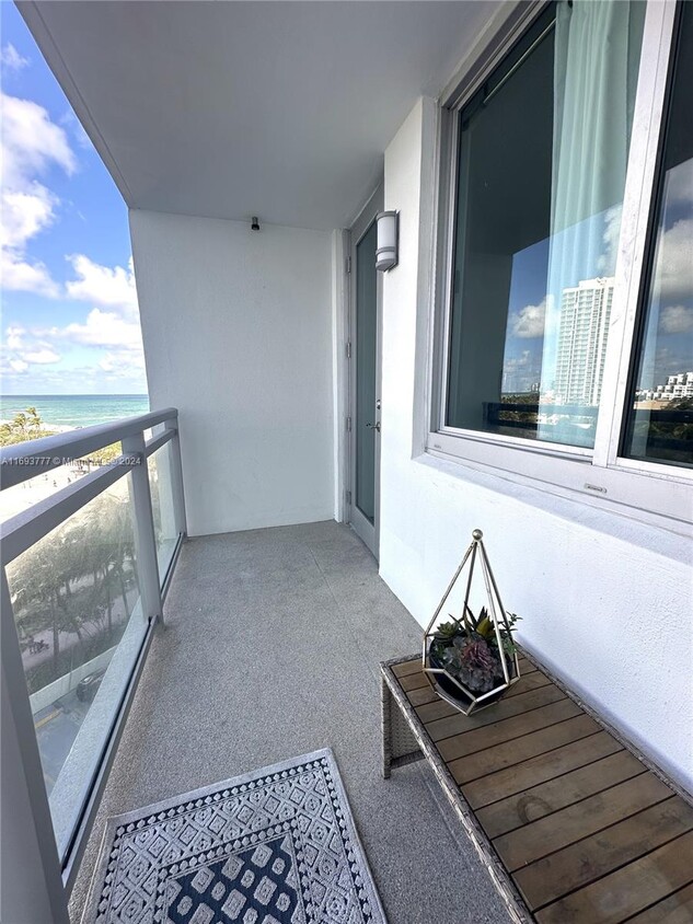 Foto principal - 7135 Collins Ave