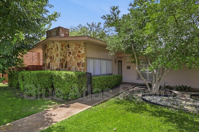 Foto del edificio - 13424 Blossomheath Ln