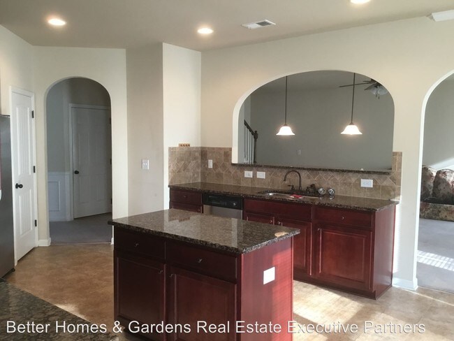 Building Photo - 2705 Huntcliffe Dr