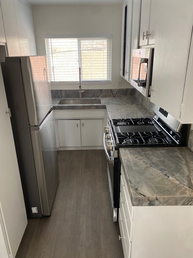 Foto del edificio - 4525 Coldwater Canyon Ave