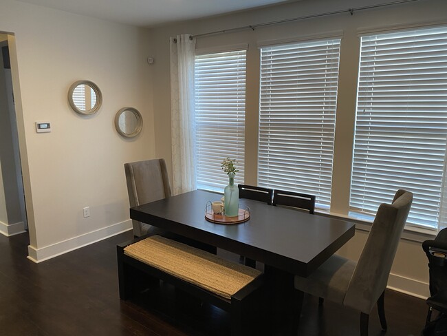 Foto del edificio - 2428 Double Oaks Rd