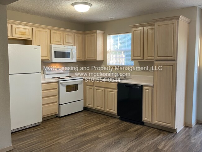 Foto del edificio - SOUTH GARDEN TOWNHOMES