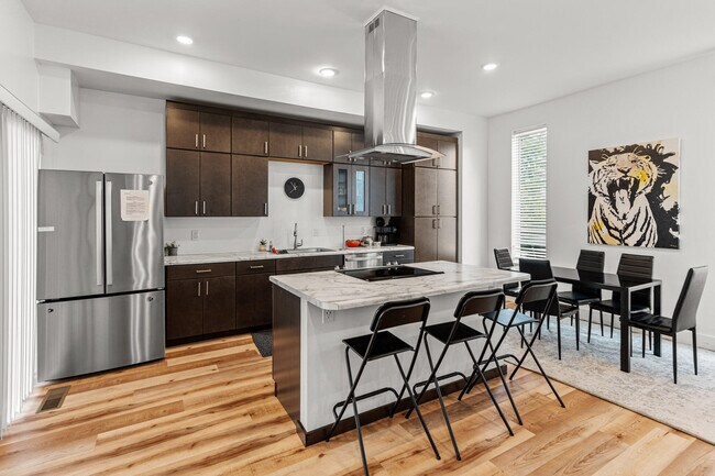 Building Photo - 3 Fyfer Pl