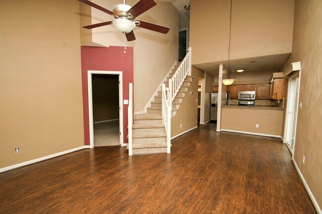 Foto del edificio - Townhome in sought after Coventry.