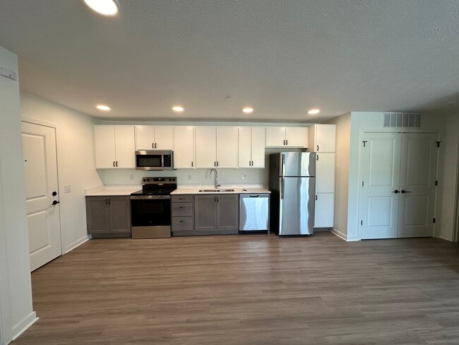 Building Photo - Foxtail Meadows - South