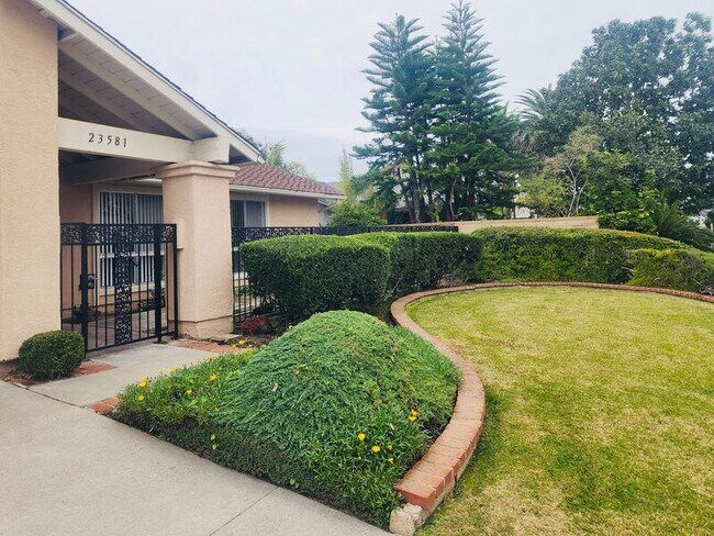 Foto del edificio - 23581 Via Calzada