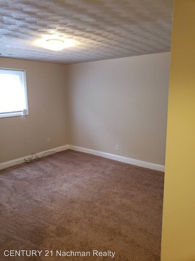 Building Photo - 1819 Tidewater Dr