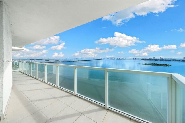 Foto del edificio - 665 NE 25th St