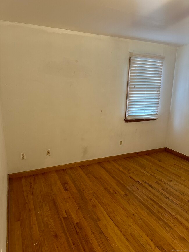 Building Photo - 845 Daniels Farm Rd
