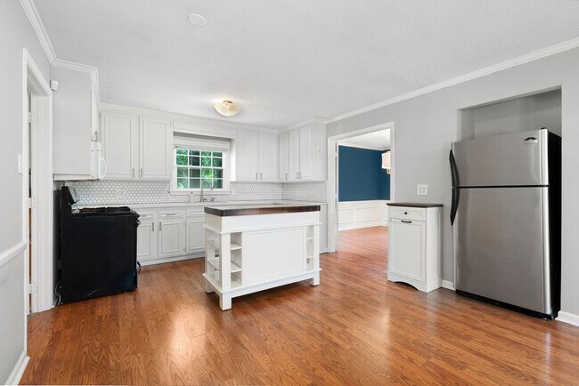 Foto del edificio - Stunning and Bright 3Bed/2Bath in Durham NC!