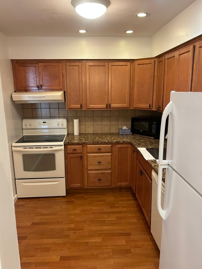 Kitchen - 7 Rockford Rd