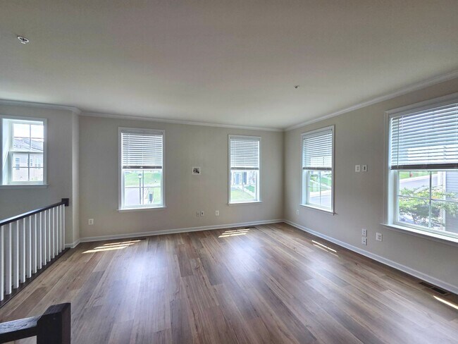 Building Photo - Beautiful 3 BR/3.5 BA EOG Townhome in Laurel!