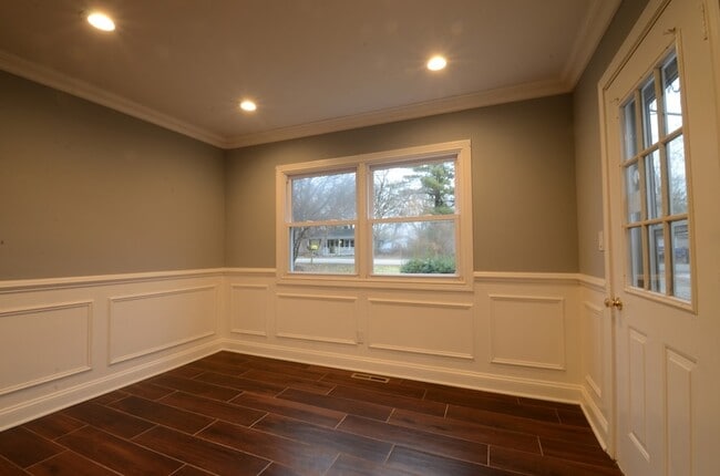 Building Photo - 23247 W N Lakewood Ln