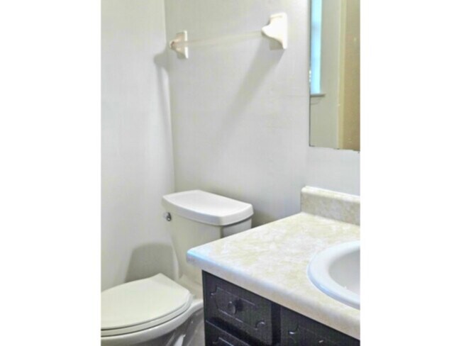 Foto del edificio - 5808 Hermitage Cir
