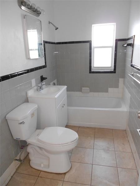 Building Photo - 1100 NW 7th Ave