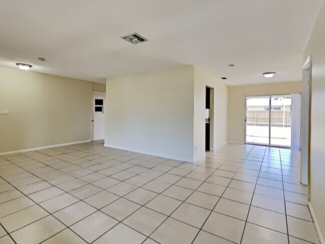 Building Photo - 2605 SW 84th Ter