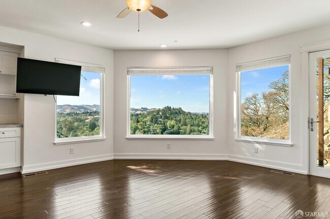 Foto del edificio - 296 Castle Glen Rd