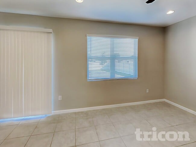 Building Photo - 2038 Sloans Outlook Dr