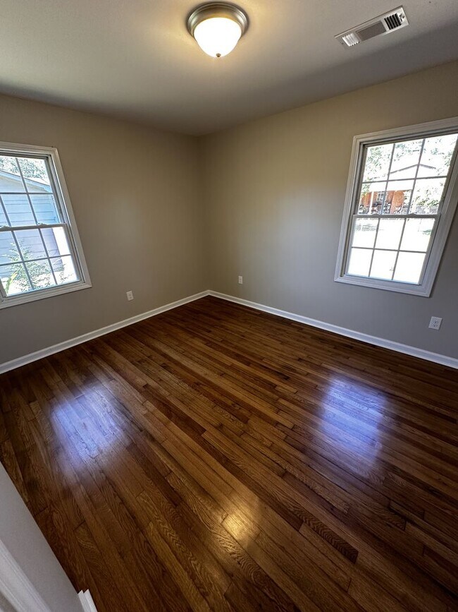 Foto del edificio - 3BR Home with Fresh Updates