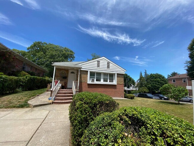 Foto del edificio - 138-61 Hoover Ave