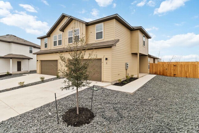 Foto del edificio - 2 Weeks Free! Brand New 4BR Home | Primary Suite Downstairs & Private Yard