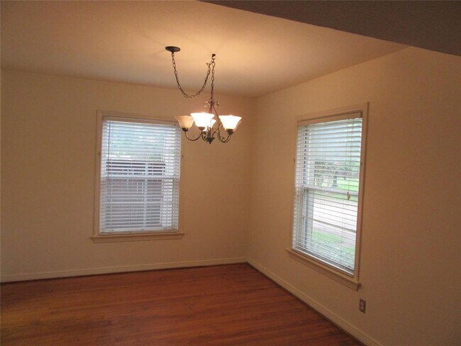 Building Photo - 6456 Bordeaux Ave