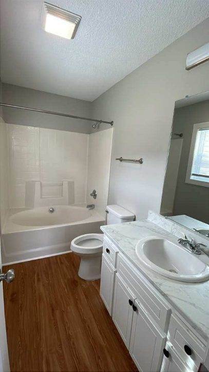 Building Photo - 3 Bedrooms 2 Bath House