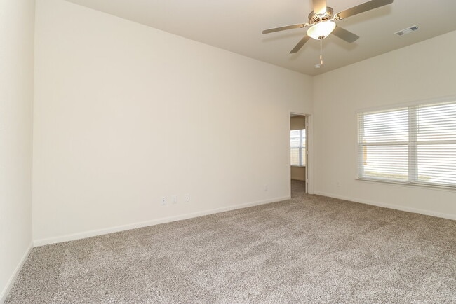 Building Photo - 9620 Sierra Grande Dr