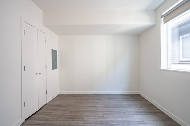 Building Photo - Savona Apartments