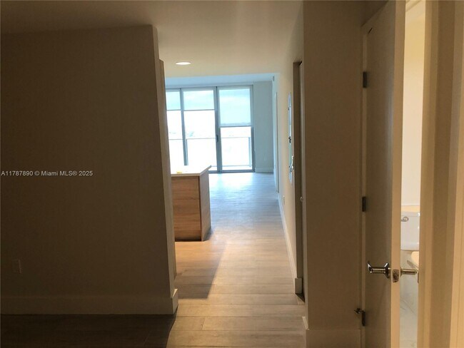 Foto del edificio - 16385 Biscayne Blvd