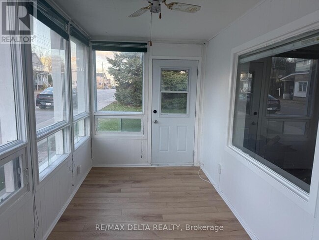 Building Photo - 2248 Laval Rd