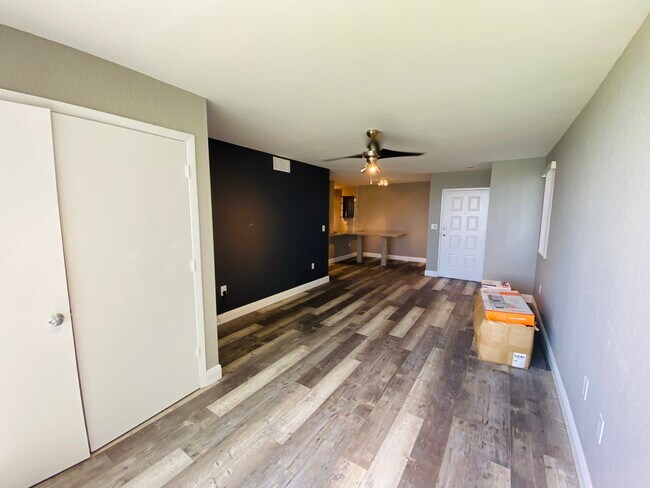 Foto del edificio - 2831 N Oakland Forest Dr