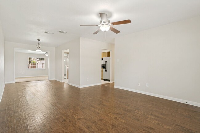 Foto del edificio - 5-BEDROOM HOME IN WILSHIRE TERRACE