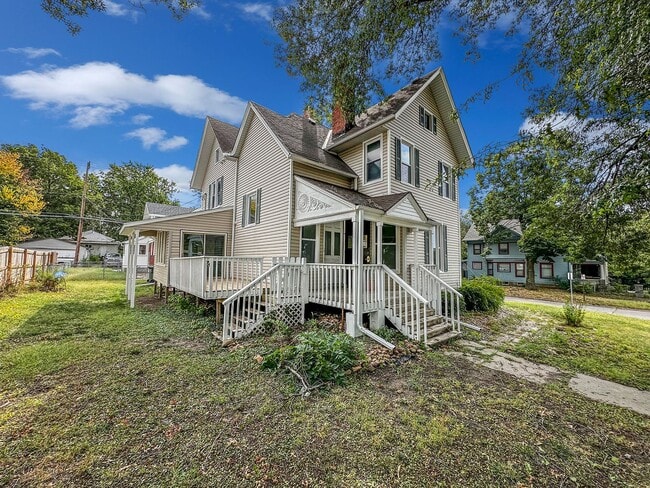 Building Photo - 260 S 27th St