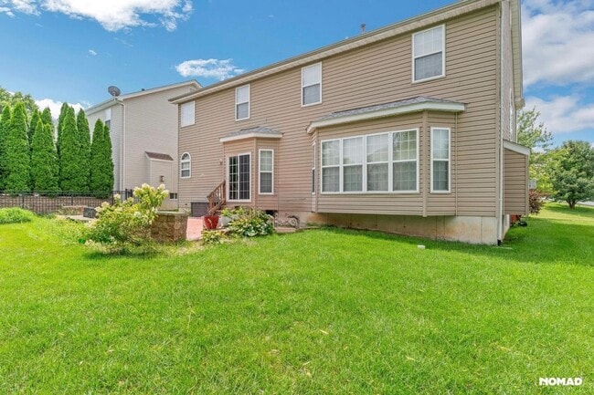 Building Photo - Spacious 5BR House in Saint Charles