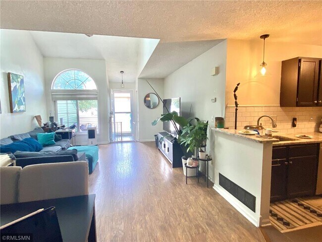 Building Photo - 1217 Pecks Woods Dr