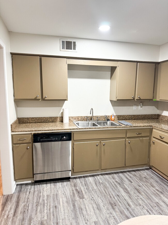 Photo - 206 Park Lane Townhome