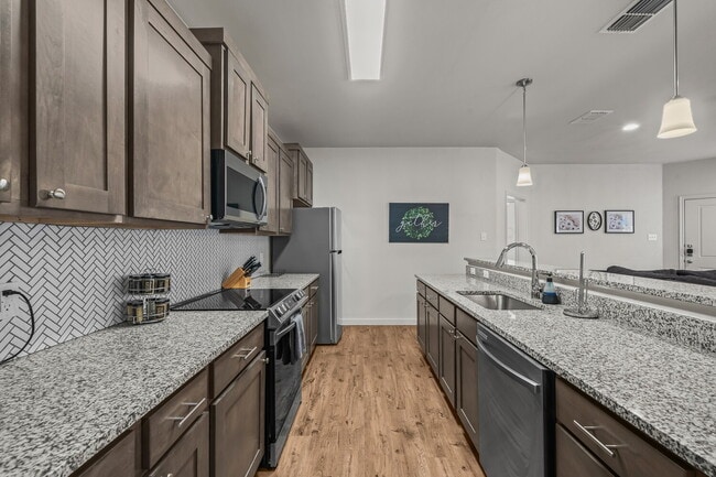 Foto del edificio - Spacious Townhome Located South Of Town Near Cooper Elementary