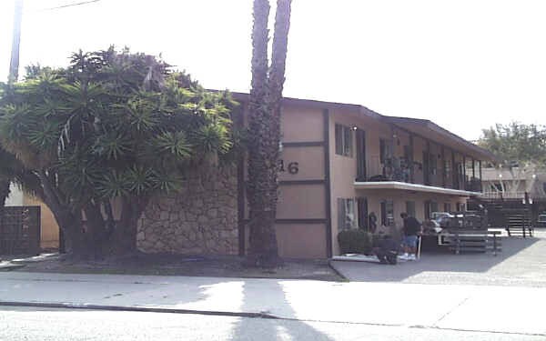 Foto del edificio - 516 E Santa Barbara St