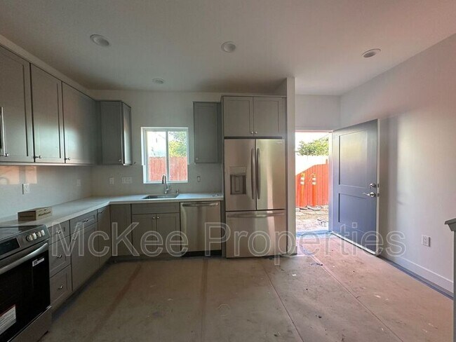 Building Photo - 6174 Dorothy Dr