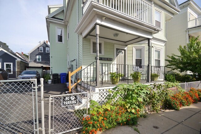 Building Photo - 42 Corona St