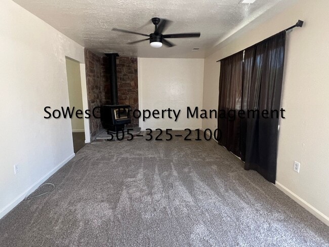 Building Photo - Aztec 3 Bedroom 2 Bath Home